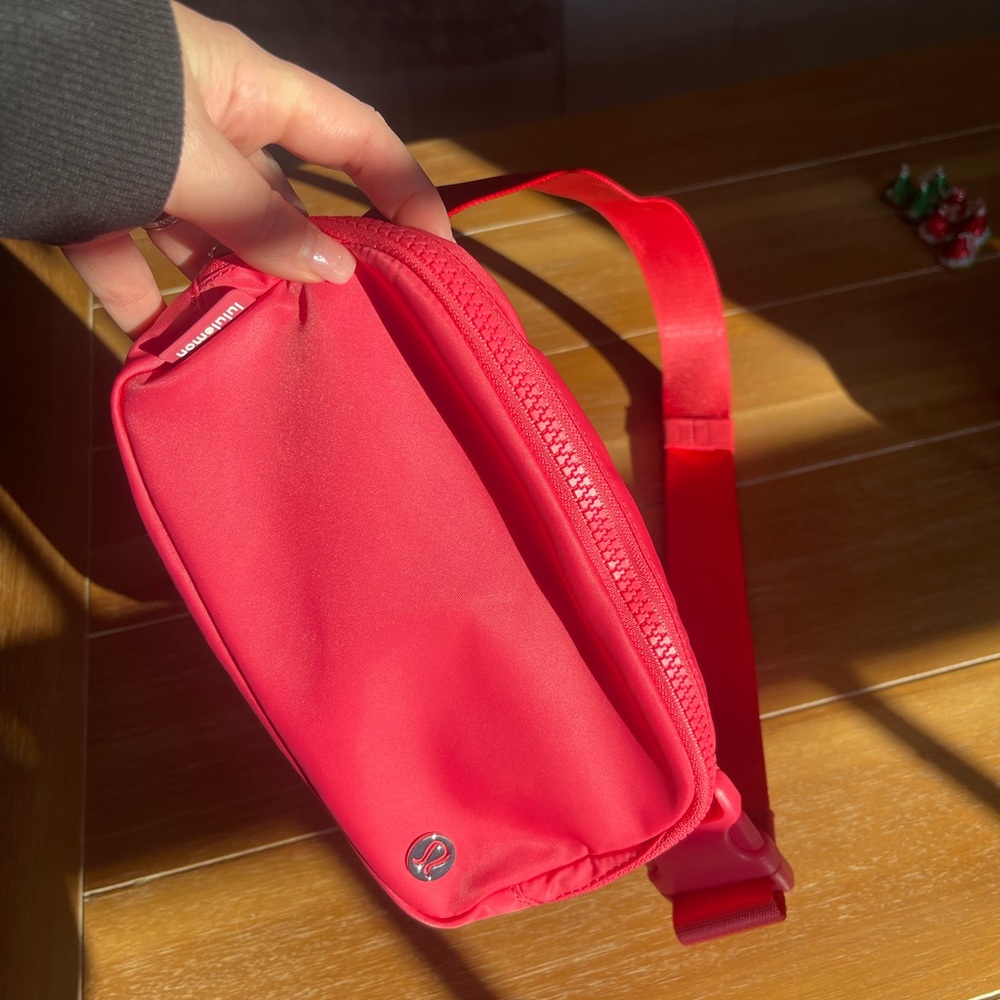 Lululemon Everywhere Belt Bag 1L in Glaze Pink